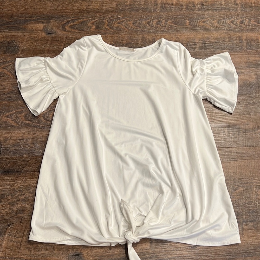 Entro Women’s Small White Flare Sleeve Tie-Bottom shirt
